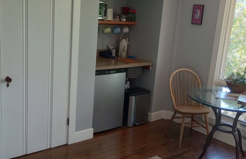 Cloverdale Cottage | Romantic wine country getaway, close to fine dining/wineries.