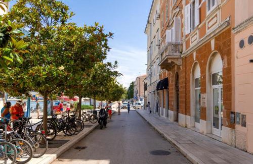 City Center Apartment | Romeo and Juliet Apartment with Balcony and Sea View