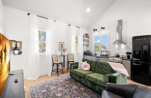 Historic Ybor Apartment | Romeo Julieta 2 Epic Studios Steps to 7th Ave