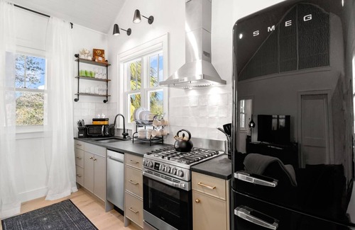 Historic Ybor Apartment | Romeo Julieta 2 Epic Studios Steps to 7th Ave