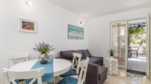 Kolanjski Gajac Apartment | Rona Apartment Flower 1 and Flower 2