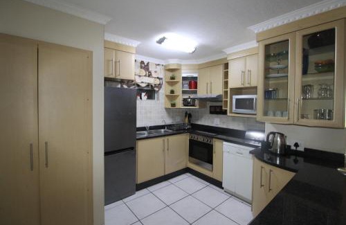 Margate Beach Apartment | Rondevoux 18