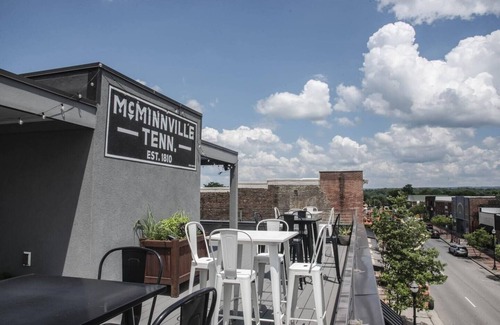 McMinnville Condo | Roof Top On MainnDowntown/McMinnville, TN