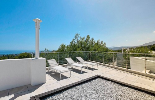 Marbella House | Rooftop 4 Beds Villa Sea View, Spa & Private Pool