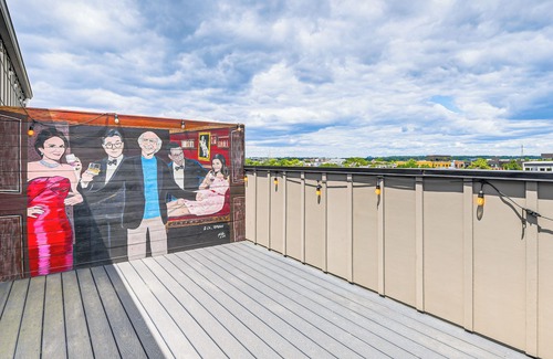 Park View Condo | Rooftop Deck w/City Views: Walkable DC Getaway!
