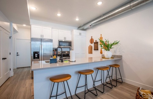 Poplar Grove House | Rooftop | Downtown | Airport