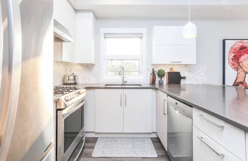South Central Apartment | Rooftop Luxury Condo with Wrap Around Patio