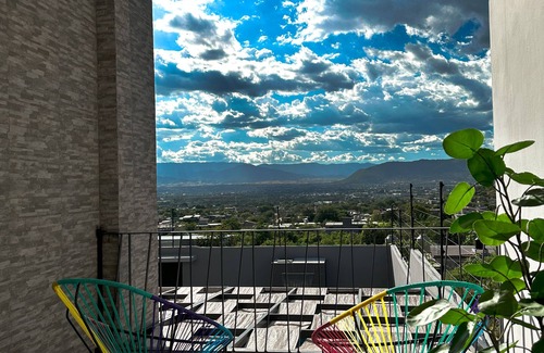 San Agustin de las Juntas House | Rooftop w/mountain view & Waterfall pool. 7min to airport -15min to downtown