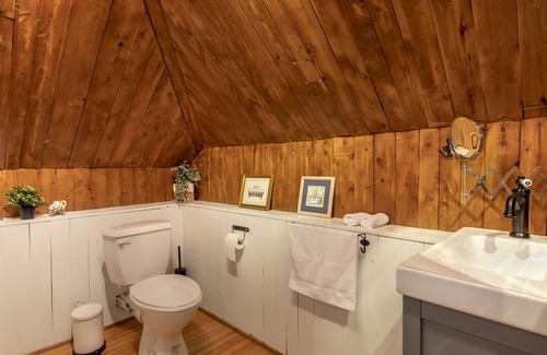 Montcalm House | Room 02 - Comfort in the heart of the Art District
