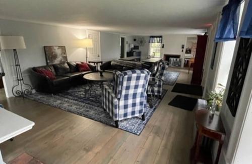 Francestown Apartment | Room 11- Double & Twin Room