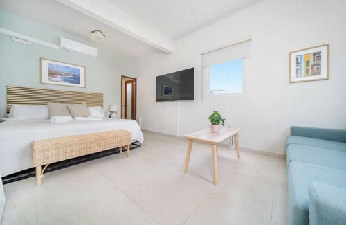 Santurce Hotel | Room 16: Grand King Suite w/Desk & Sofa Bed