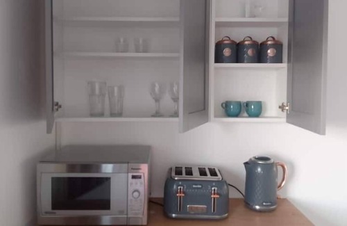 Barrow Gurney Apartment | Room 3. Single or twin room near Bristol Airport
