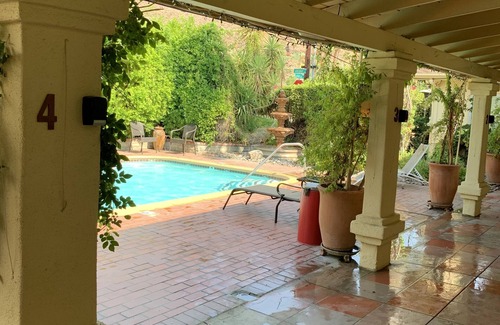 Historic Tennis Club Apartment | Room 4️⃣- a beautiful studio in boutique hotel, a few steps from Downtown PS 🌺