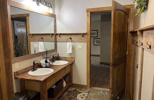Susitna North Apartment | Room 4- Bunk Room in the Farmhouse -