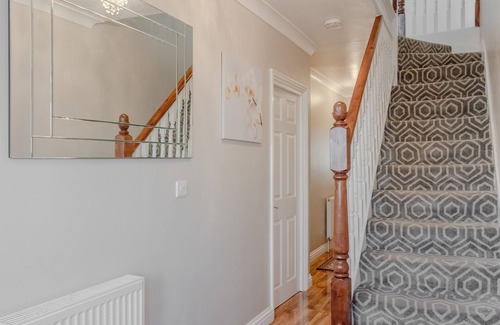 Brent House | Room-apple House Wembley Twin Room Share