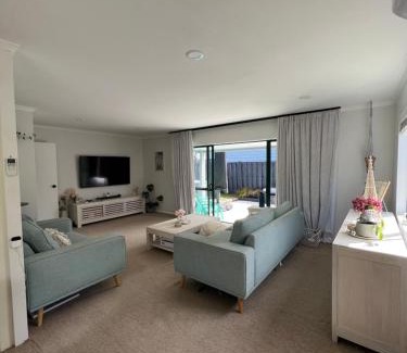 Papamoa Beach House | Room by the beach