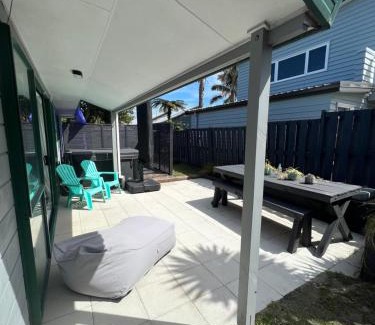 Papamoa Beach House | Room by the beach