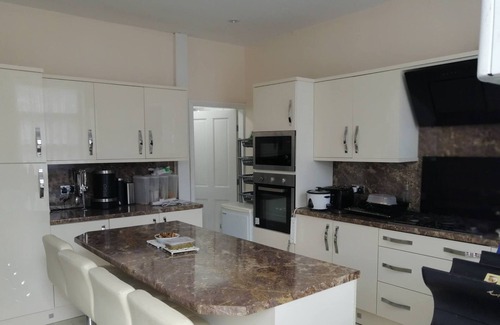 Bradford House | Room-charming Bradford Room to Rent With