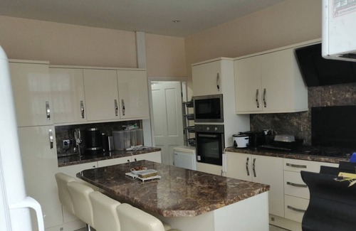 Bradford House | Room-charming Bradford Room to Rent With