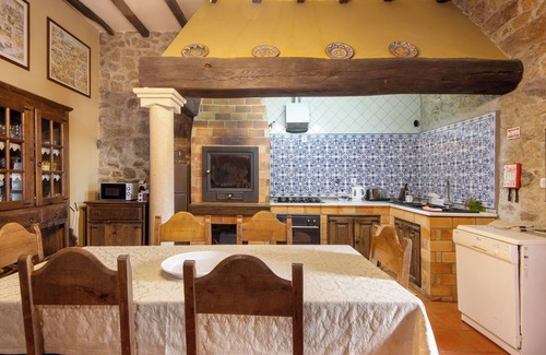 Moimenta da Beira Apartment | Room 'Family' with Shared Garden and Wi-Fi