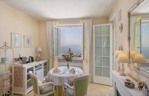 Albisano Apartment | Room 'Gemme Suite Bb' with Lake View, Balcony and Wi-Fi