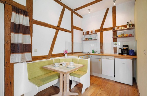 Schlagsdorf Apartment | Room 'Grünes Zimmer' with Shared Garden and Wi-Fi