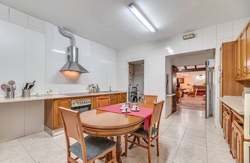 Guaro Apartment | Room 'Habitación 8' with Shared Terrace, Wi-Fi and Air Conditioning