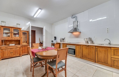 Guaro Apartment | Room 'Habitación 8' with Shared Terrace, Wi-Fi and Air Conditioning