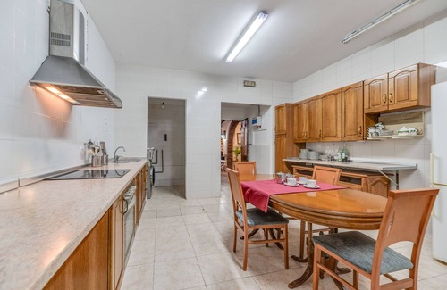 Guaro Apartment | Room 'Habitación 8' with Shared Terrace, Wi-Fi and Air Conditioning