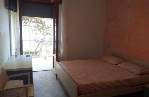 Pineto Bed & Breakfast | Room in B&B - Spacious Double Room Right by the sea