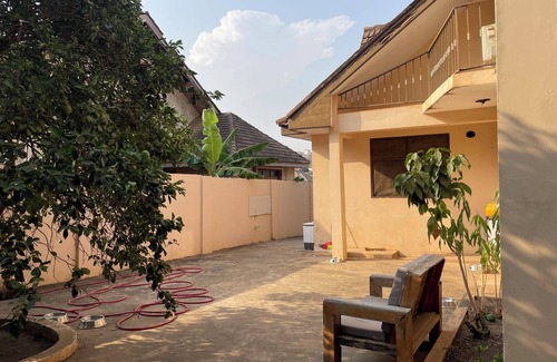 Accra House | Room in Bangalow: Pet-Friendly Stay with Freedom
