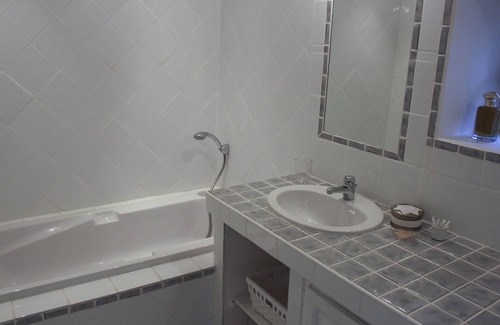 Cahuzac Bed & Breakfast | Room in Former Convent