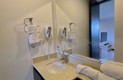 Rionegro House | Room in Guest Room - Elegant And Sophisticated Suite