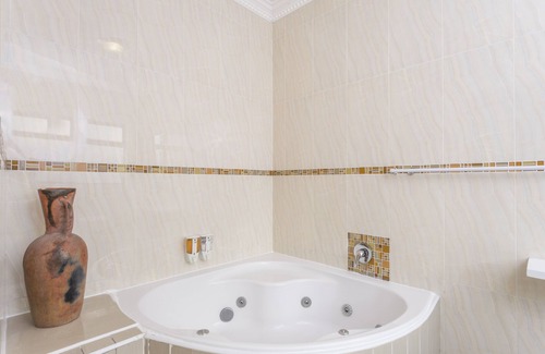 Ballito House | Room in Guest Room - Ezulwini Guest House - Queen Room With Balcony, Pool View & Jacuzzi in Balito