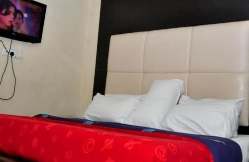 Ikeja House | Room in Lodge - Eaglespark1960 Hotel - Standard