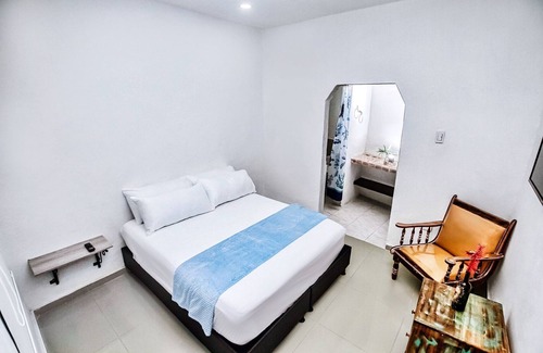 Marbella Cabin | "room in Lodge - Tr-a5d Hostel Room Near Castillo San Felipe With Pool and Wifi"