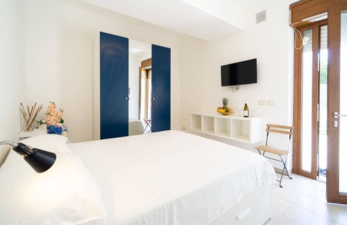 Strongoli Apartment | Room in the heart of Strongoli Marina.