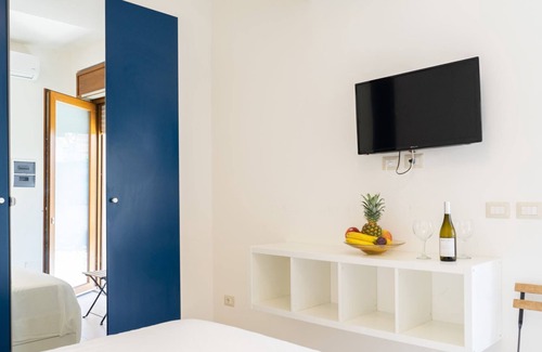 Strongoli Apartment | Room in the heart of Strongoli Marina.