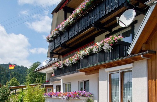 Bad Rippoldsau-Schapbach Apartment | Room 'Julia' with Shared Terrace, Balcony and Wi-Fi