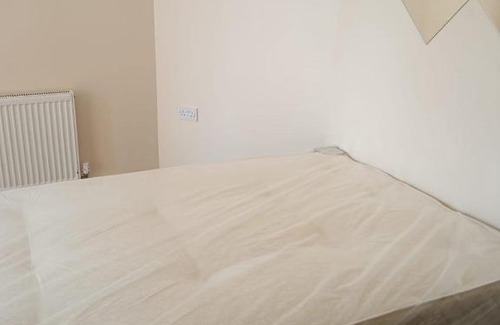 Feltham North House | Room On Suite