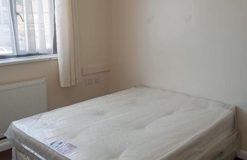 Feltham North House | Room On Suite