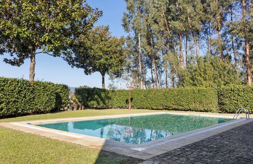 Amares Apartment | Room 'Quarto 3 - Quinta Da Ataíde' with Mountain View, Shared Pool and Wi-Fi