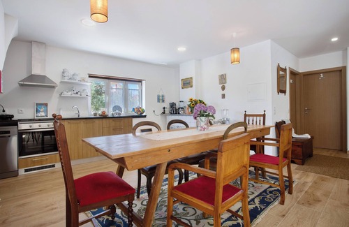 Fatima Apartment | Room 'Santa Madre Teresa' with Shared Terrace, Shared Garden and Wi-Fi