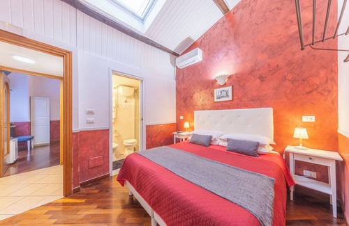 Rione VII Regola House | Room-skylight Double Room in History Hou