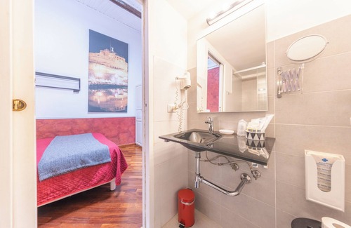 Rione VII Regola House | Room-skylight Double Room in History Hou