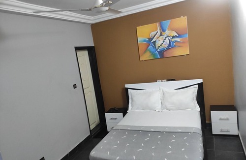 Lome House | Room-standard Double Bed in Royal Blue G