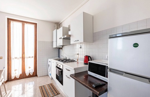 Pizzoletta Apartment | Room 'Tripla Con Balcone' with Shared Terrace, Wi-Fi and Air Conditioning