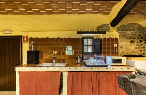 Montagut Apartment | Room 'Ull De Llebre' with Mountain View, Shared Pool and Shared Terrace