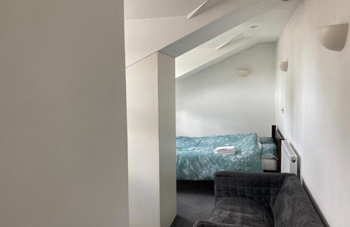 South Norwood Apartment | Room With A View Over South London