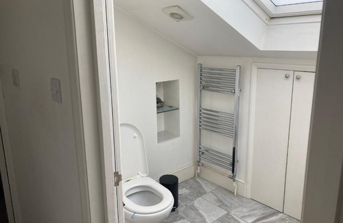 South Norwood Apartment | Room With A View Over South London